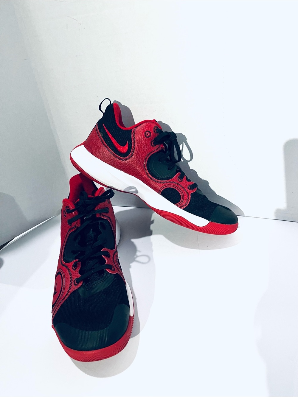 Nike Men’s FLY BY 2 Mid Low-Top Basketball Shoes. Black& Red. SIZE 11 - Picture 3 of 10